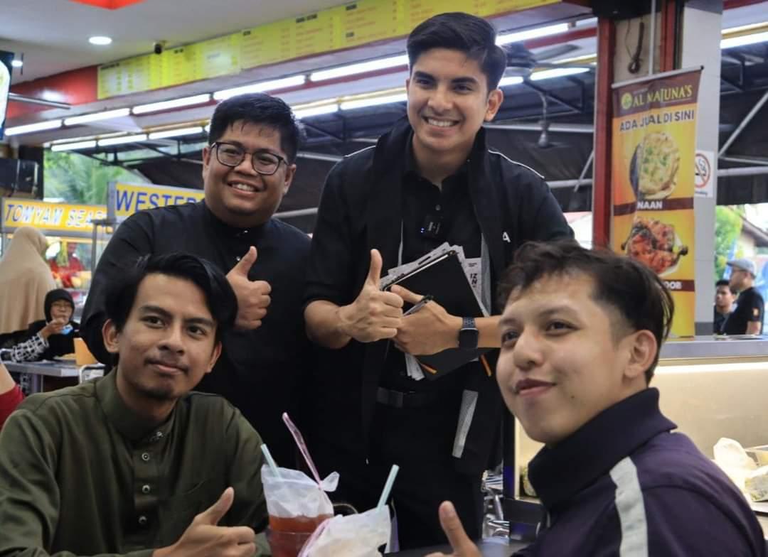 mudahululangat's tweet photo. Flashmob & Hit N Run Calon MUDA N23 Dusun Tua Al Hafiz Ikhwan bersama Presiden Parti MUDA YB Syed Saddiq.
Kempen akhir dari MUDA Hulu Langat bagi menghadapi Pilihanraya Negeri Selangor.
#Calon02
#meMUDAkanDusunTua
#MelakarDusunTua
#AlHafizIkhwan https://t.co/zruP9JIF6M