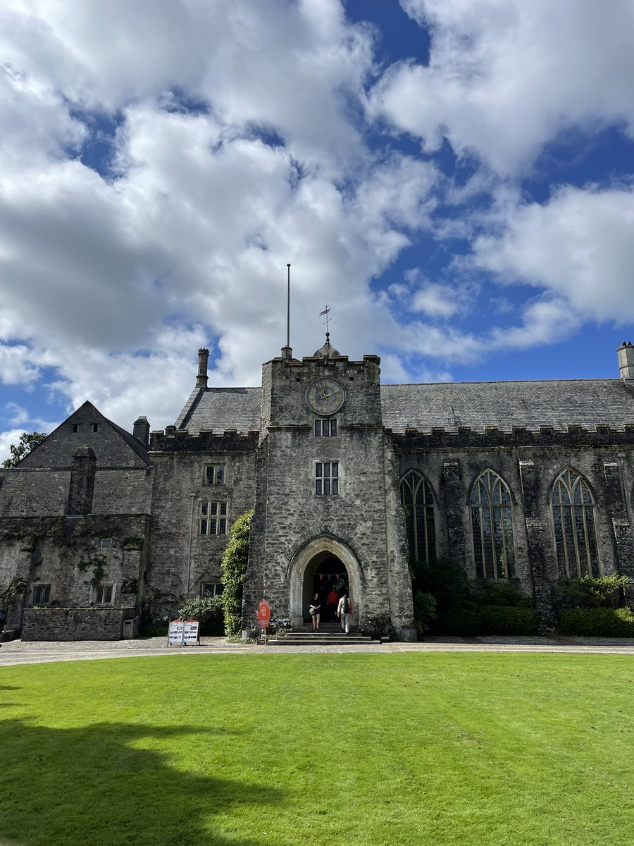 💫 Another magical week of music @DartingtonArts - nice to be back at this special place. I’ve had a brilliant time singing folk songs old and new with a small (but mighty) group every morning. Thanks @SaraMohrPietsch and the Dartington gang for having me back.