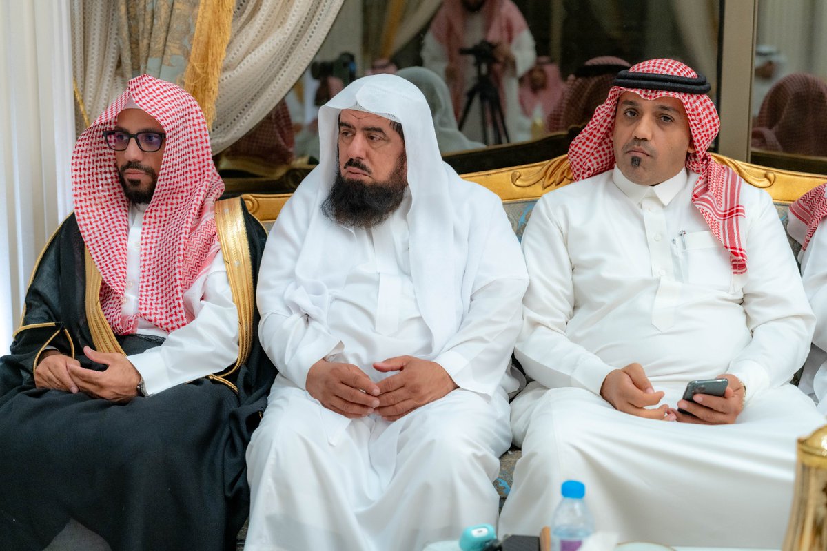 تشرفت بزيارة
سماحة الوالد الشيخ/ عبدالله بن سليمان المنيع
- عضو هيئة كبار العلماء 
- المستشار في الديوان الملكي
في لقاء بعنوان
(شكر النعم)

كما تشرفت بحضور جمع من أصحاب السعادة والمعالي والمشايخ ورجال الأعمال والإعلاميين