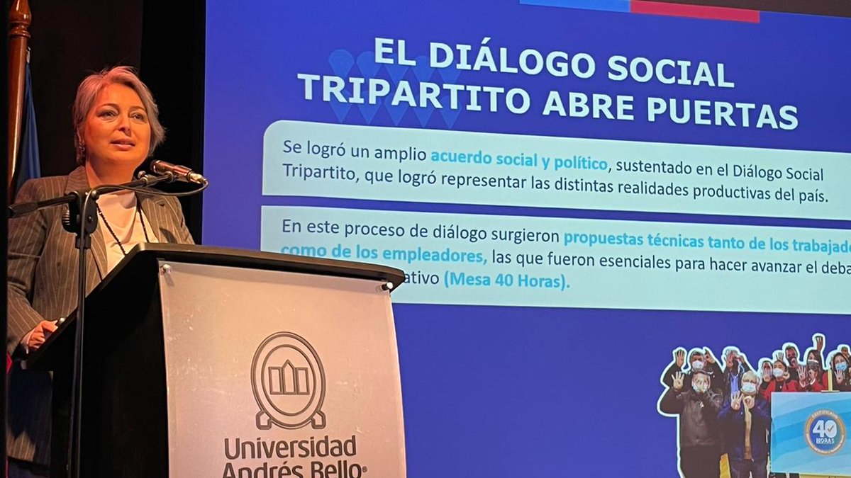 MintrabChile's tweet photo. 🟢 Ministra @jeannette_jara participa de seminario "Semana de la Minería 2023", organizado por la Facultad de Ingeniería y la carrera de ingeniería civil en minas de @uandresbello. En la cita la ministra expone sobre la aplicación de las #40Horas en el rubro de la mineria. https://t.co/EO72KoPVaC