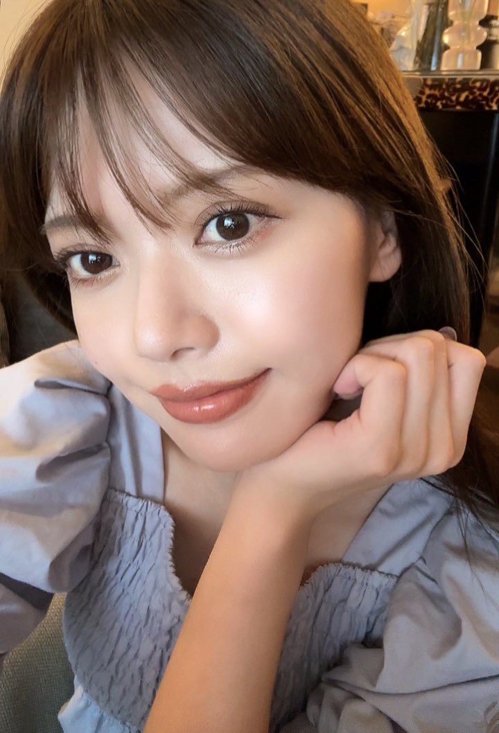 haruka3206's tweet image. タッチアップしたら @Celvoke_jp 新作良過ぎて買っちゃった♡︎
リキッドファンデは厚塗り感ないのにカバー力、艶感あり◎合わせて塗りやすいブラシも！フェイスパレットは、シミ・クマ・ニキビ跡・毛穴等色々な肌悩みを簡単に解決できて優秀✧
#Celvoke #セルヴォーク #2023秋メイク #潤光肌ファンデ