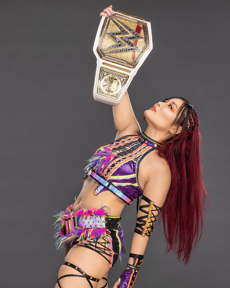 WWE's tweet photo. The new champ's first photo shoot 📸🔥

@Iyo_SkyWWE https://t.co/xqjuYk106P
