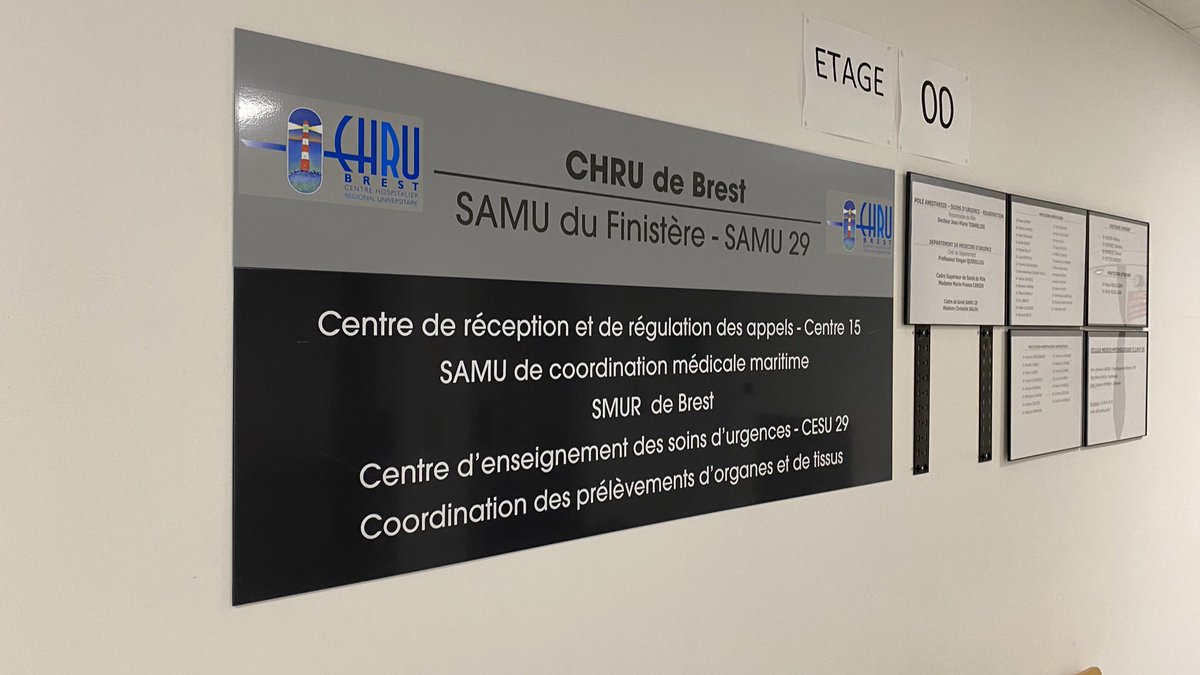 Romaric_Hrv's tweet photo. #SAS 29 |

📍Cette fois, c’est la visite du Service d’Accès aux #Soins du Finistère que l’on effectue sur le site du @CHRU_Brest pour l’@ArsBretagne 🙌🏻 

➡️ L’occasion de venir à la rencontre des équipes de régulation lors de la période estivale ☀️🚨

#Centre15 #ARM #OSNP #MRG https://t.co/LHeCFWxmwm