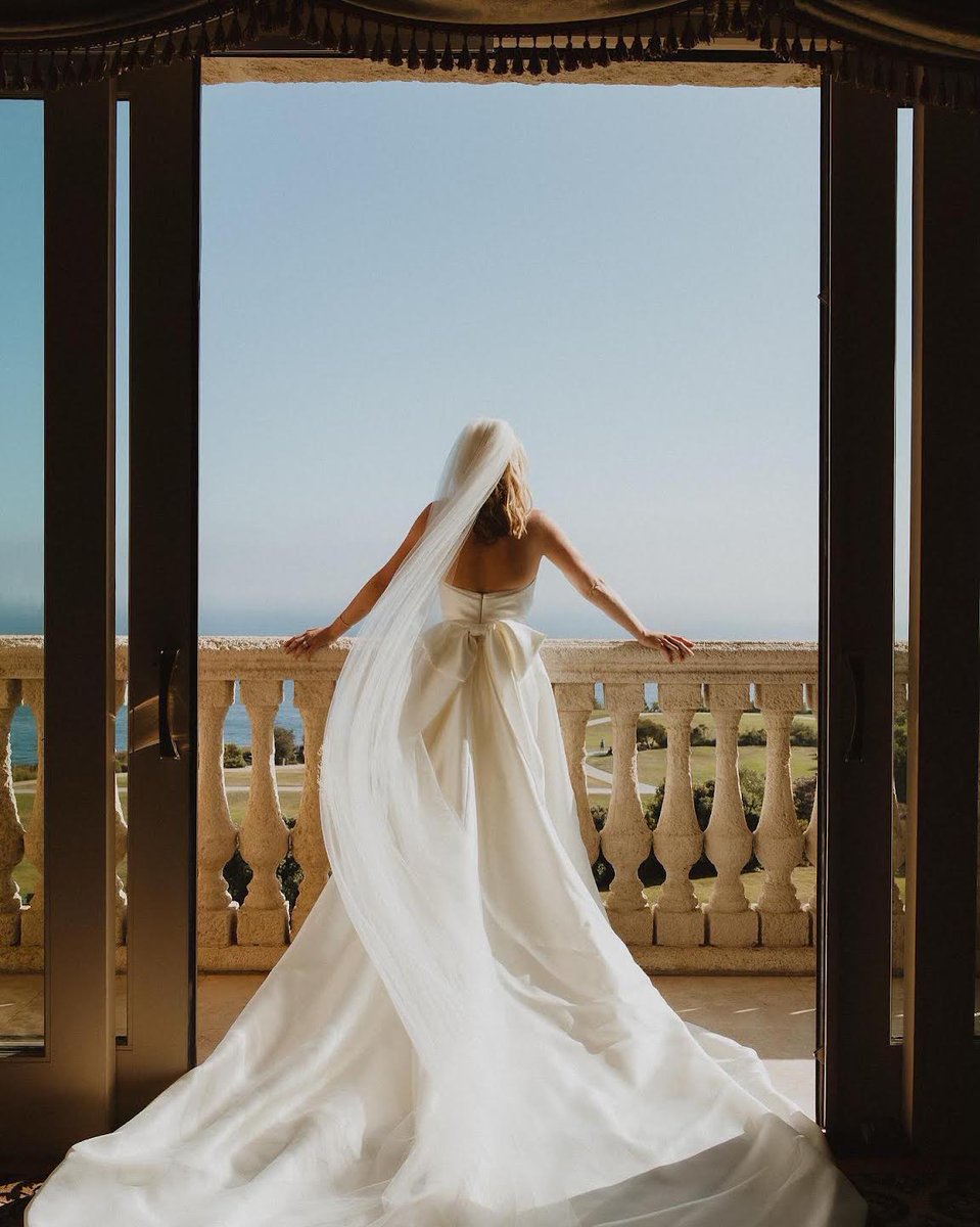 TrumpGolfLA's tweet photo. An iconic view for a beautiful bride - the perfect backdrop for a day filled with special moments and warm memories!
#trumpla #trumpevents #OhSoGorgeous #BrideGoals #weddings #oceanview https://t.co/uz3S3ZnF0V