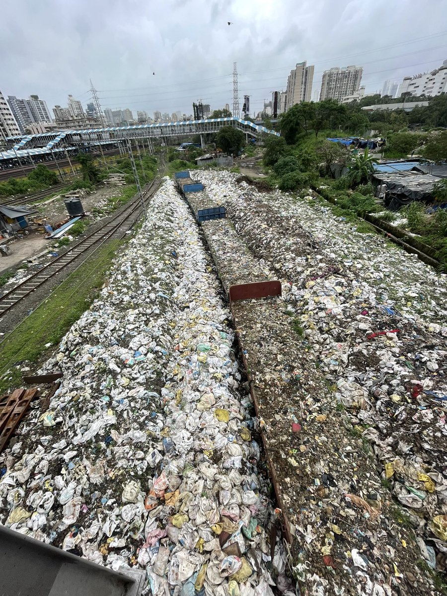 RahimShaikh1979's tweet photo. Hi , 

Ram mandir area near station RAM MANIDIR .MUMBAI
Small children and old people stay near by 

PLEASE CAN YOU TAKE SOME ACTION TO CLEAN THE PLACE 

I thank BMC FOR ALWAYS GOOD
@mybmcWardRS @mybmc @mieknathshinde @CMOMaharashtra @Dev_Fadnavis @narendramodi @AjitPawarSpeaks https://t.co/L347V8GhDN