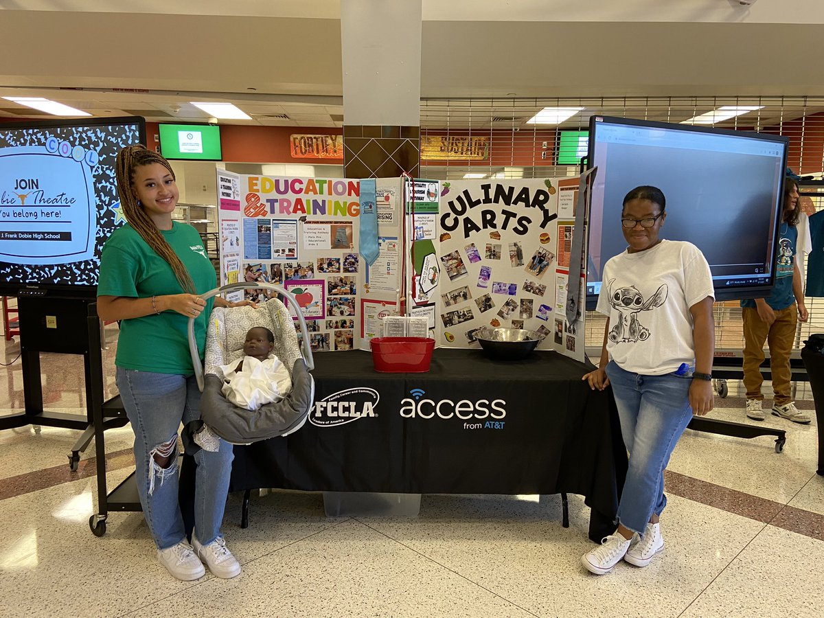 10th Grade Orientation Day! ✏️Welcome c/o 2026! Kudos to our President, Kaleigh and Secretary, Sur’Jurnee for working our marketing booth today! Stop by our booth and check out all the great pathways and clubs our FCS department has to offer!  #dobiefccla #dobietafe #dobiepride