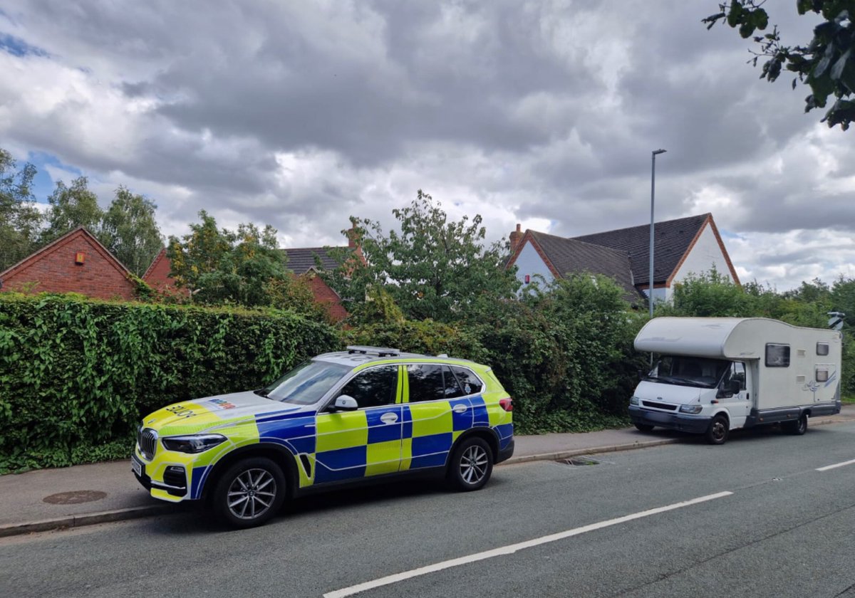 StaffsDogs's tweet photo. Another intelligence led vehicle stop by #S2ARV today, this time in Burton. The driver of this vehicle was wanted x3 for serious sexual offences by a neighbouring force. He is now lodged at custody and will be dealt with by the original force. 

#borderlesspolicing https://t.co/QB67ulggRb
