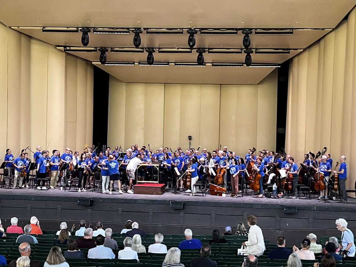 Local77afm's tweet image. Musicians are dressed #UnionStrong today sending a clear message to the Philadelphia Orchestra @philorch @kimmelCC that world class musicians deserve a fair contract. And we’re holding out till we get it. #FairPayFairPlay