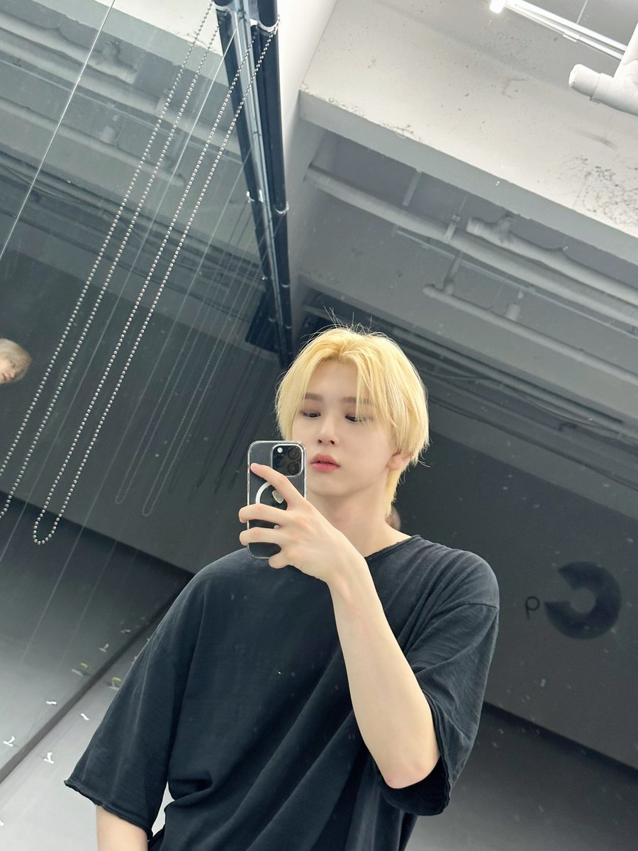 by_EPEX's tweet image. [#백승]

데뷔 때 느낌이 조금 나는구만~🤣

#EPEX #이펙스 #BAEKSEUNG #백승 #백전백승