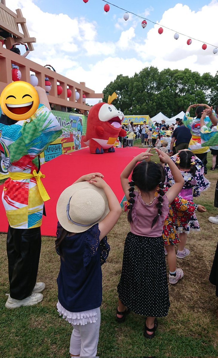 emuWindermere's tweet photo. 盆踊り！娘は楽しかったみたいでお姉さんやお兄さん達とずっと踊ってた🤗当たり前なんだけど、盆踊りだから回るんですよ。親達も写真撮りたいから皆必死で回ります笑 https://t.co/TuXUvjkmma