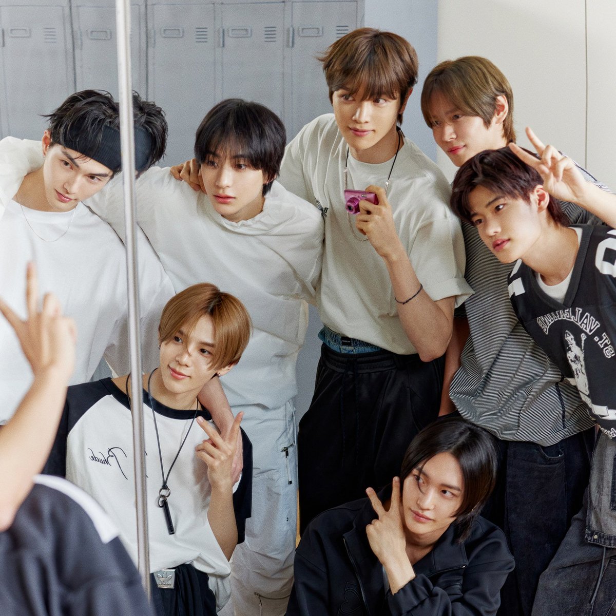 luvantons's tweet image. hello! i'm domi, looking for more riize moots ✧˚ · .
- he/him, filo 
- not new to #stantwt 
rt to spread, thanks!