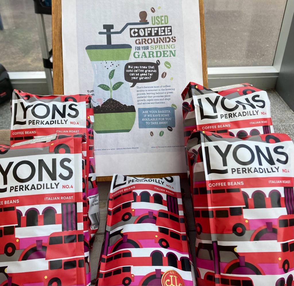 EatWellBarts's tweet photo. #reuse #recycle ♻️ #free
Collect your coffee grounds from the ground floor coffee shop and reuse in your garden @RoyalLondonHosp @eatwellelior https://t.co/tHKnEG5Po5