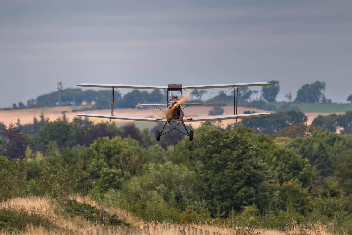 TigerFlights's tweet image. We’ve got that Friday feeling!! #tigermoth #flight #flightexperience #dehavilland #aviation #northumberland