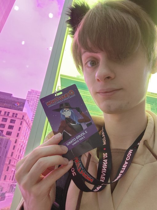 Waiting in line :3 I'm in catboy mode today x3 https://t.co/yPrV38HYpG