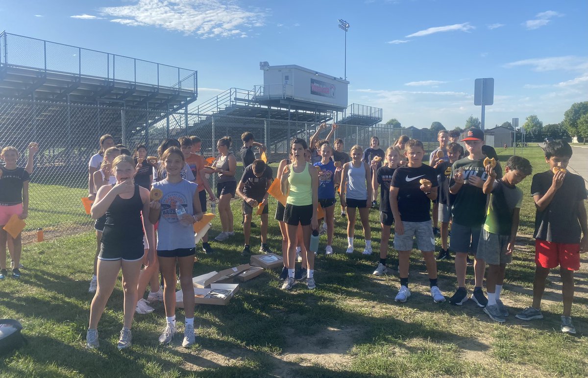 sblmsxc's tweet photo. Will run for donuts!! 🍩🍩 Awesome final day of running camp for our SBL Middle School kids! https://t.co/Vb27sux7GB