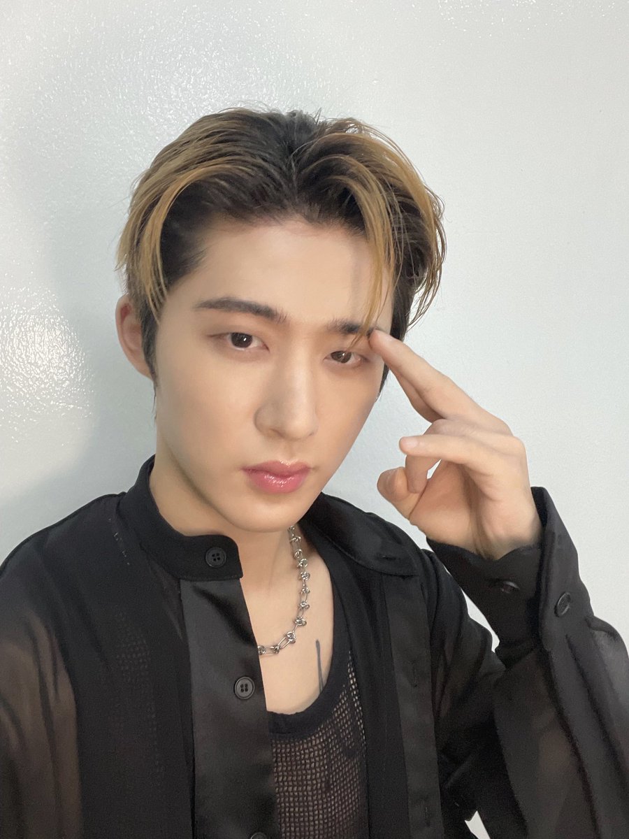 BI_131official's tweet photo. #bcut 궂은 날씨에도 응원하러 와준 아이디 고마워요🥹 내일도 건강한 모습으로 만나👋 https://t.co/4Cb5ehjYzC