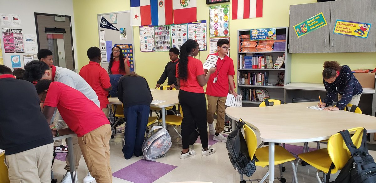 chuy0107's tweet photo. @SMSDMiddle Third day of school and kids are working great!!! https://t.co/O5ryiAeeQB