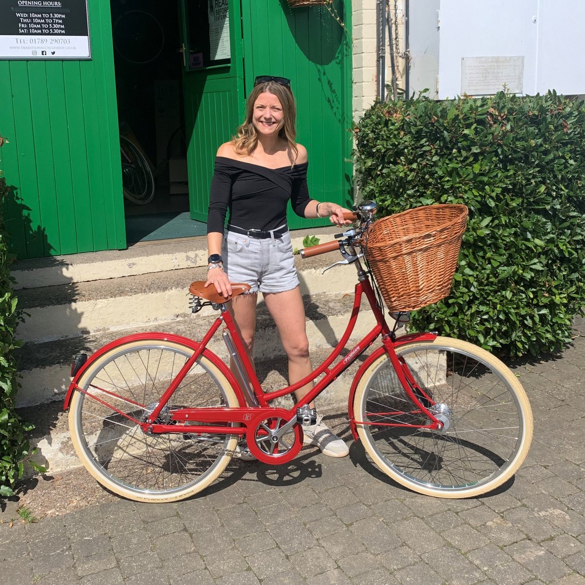 Gemma collecting her new Pashley Britannia.
#newbike #pashleybritannia