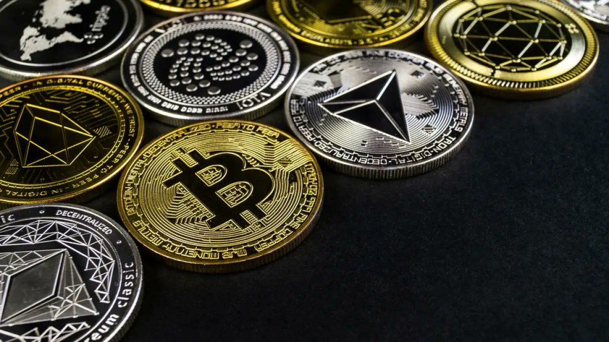 💰 Diving into the world of #cryptocurrency - where innovation meets finance! 🚀 Whether you're a HODLer or a day trader, the blockchain revolution is changing the game. 🔗💎 What's your favorite crypto and why? Share below! 👇🌐 #CryptoCraze #DigitalGold