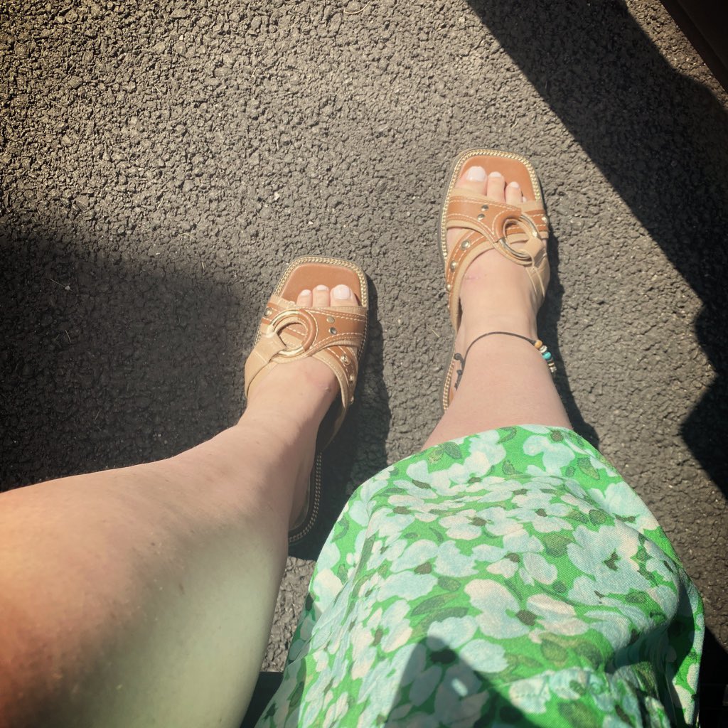 Another day another slider ♥️♥️♥️

[feet * foot fetish * soles * toes * pedi * sandals]