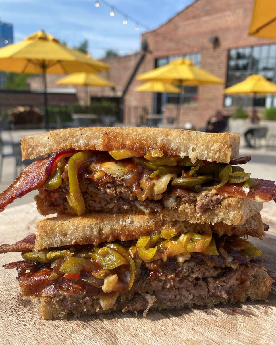 MamaCrows's tweet photo. WEEKEND SPECIAL: The BBQ Bacon Smash is made with double patties on Union Special bread with cheese curds, charred onions, bacon, pickled jalapeños, house-made BBQ, and cheese sauce. Available through Sunday ONLY! 

Click here to place an online order: 
https://t.co/ZVdoXP4Fi2 https://t.co/0TCmlpWa0a