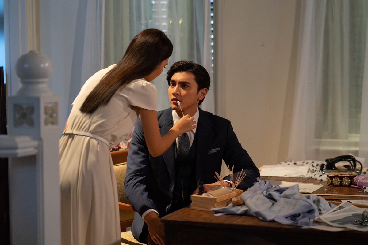 Showitdrama's tweet photo. เมื่อคุณหมอเป็นคนป่วยซะเอง มุ้งมิ้งสุด
#กรงดอกสร้อยEP10 https://t.co/MN0tCPGYT6