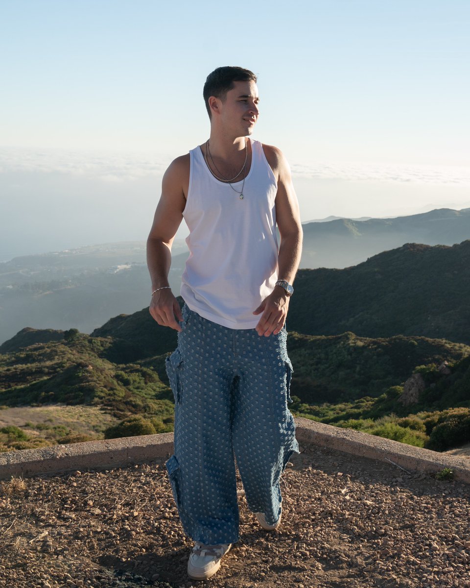 johnsummit's tweet photo. maybe the west coast is the best coast https://t.co/Xm1xrn3cDt
