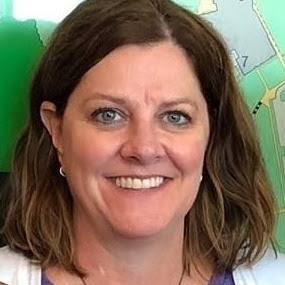 uncaalumni's tweet photo. It’s Class Note Highlight Friday! After 25 years in K-12 NC Public Schools, Beverly Rudolph ‘88 has a new job that is near and dear to her heart as a first-generation college student - recruiting and supporting first gen, limited income students. Congratulations Beverly! https://t.co/E7NKJ9clZm
