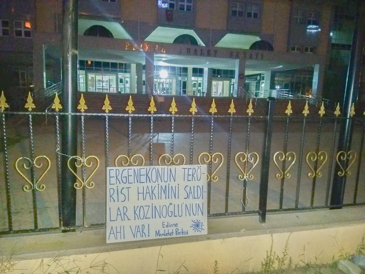 ERGENEKONUN TERÖRİST HAKİMİNİ SALDILAR 

KUMPASLARI UNUTMADIK, UNUTMAYACAĞIZ!
BUNLARA KARŞI DİRENECEĞİZ!