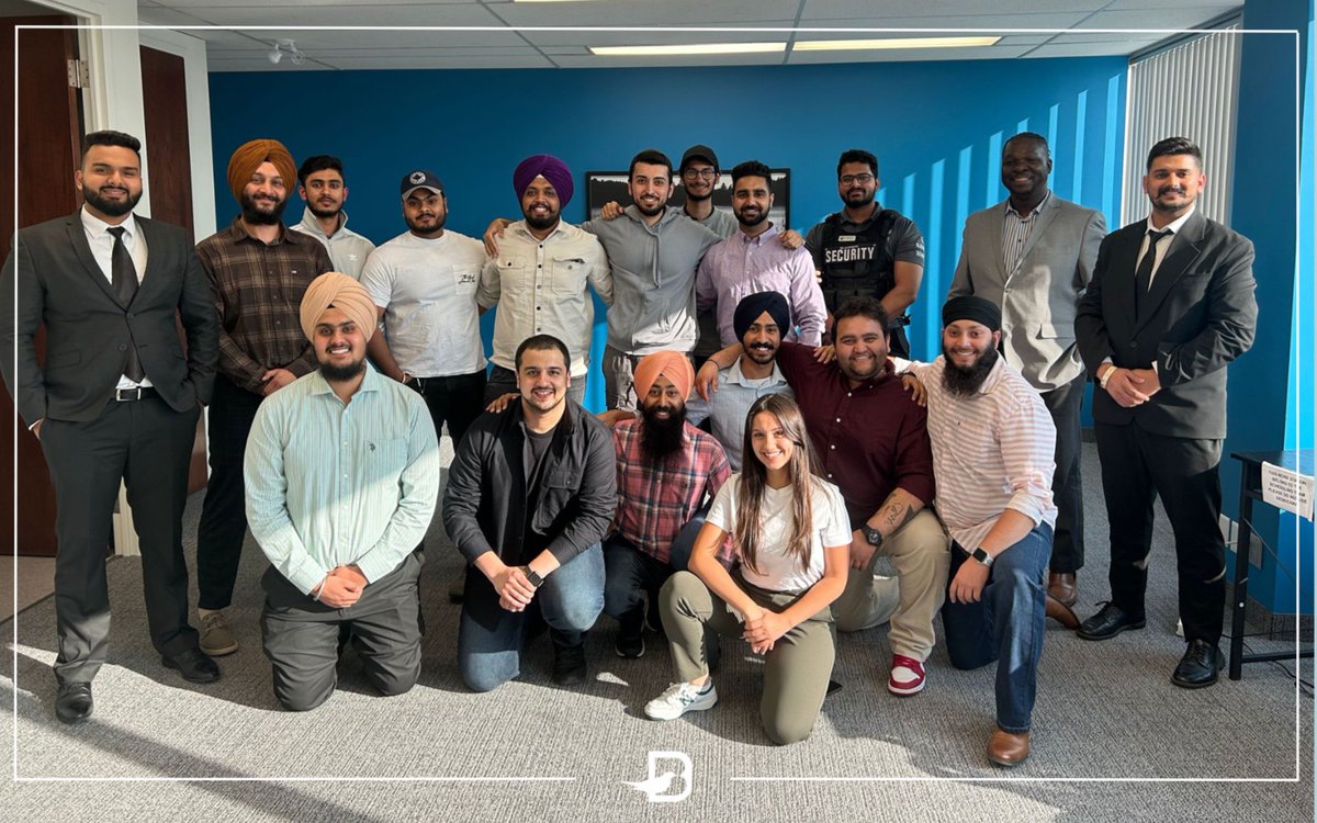 Blackbirdsecur1's tweet image. Meet some of the amazing faces behind our Toronto management team! Established just 2 years ago, Ontario has quickly become our 2nd-largest region after BC due to the hardworking and dedicated managers and teams. #BlackbirdSecurity #TorontoSecurity #OntarioSecurity