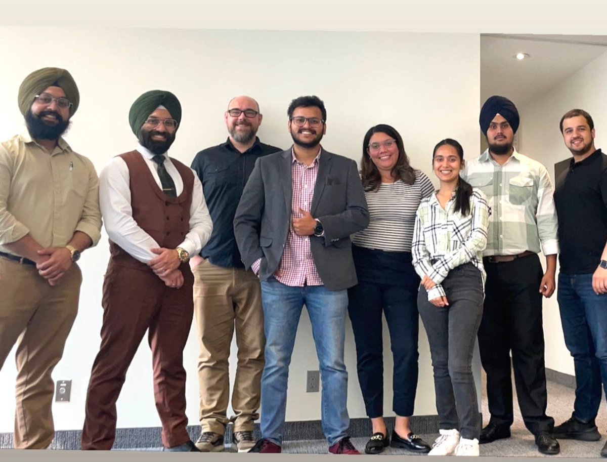 Blackbirdsecur1's tweet image. Meet some of the amazing faces behind our Toronto management team! Established just 2 years ago, Ontario has quickly become our 2nd-largest region after BC due to the hardworking and dedicated managers and teams. #BlackbirdSecurity #TorontoSecurity #OntarioSecurity