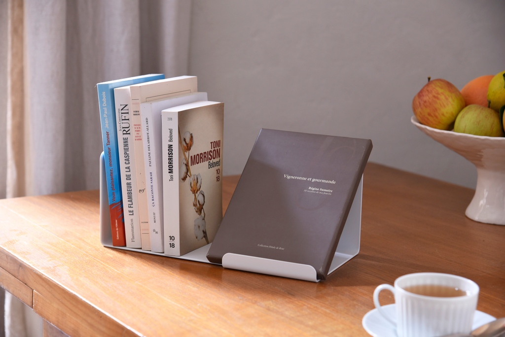 TEEbooks_'s tweet photo. NEW⁠
Add a touch of sophistication to your space with our new design shelf made in Italy: TEEdesk. This little wonder is designed to simplify your daily life by harmoniously organising your table or desk. 📚💼⁠ https://t.co/iinjI7US3k