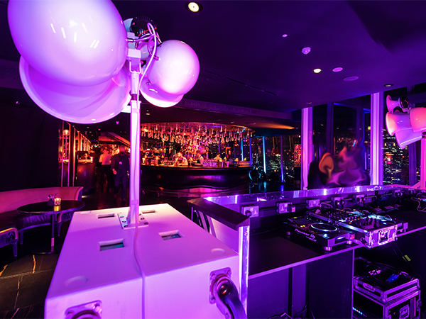 BeagleCreate's tweet image. Throwback to when we produced the most amazing drinks reception at Aqua Shard.

Had to include a behind-the-scenes shot too.

#eventsuk #hybridevents #audiovisualproduction #eventproductions #av #equipment #eventdesign #lighting