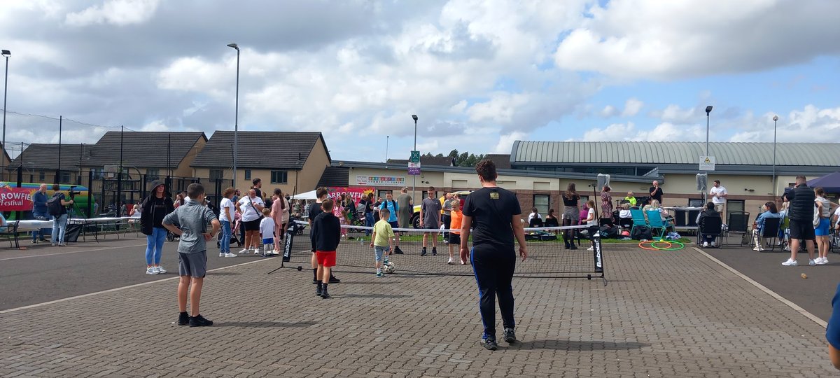 🏅Brilliant to take part in the Barrowfield Festival this week, finishing off with a Gala Day today🏅

Amazing to see a community come together, and we are thrilled to be a part of it ⚽️🎾

#ChangingLivesThroughSport 
@WSHAScotland @ThrivingPDC