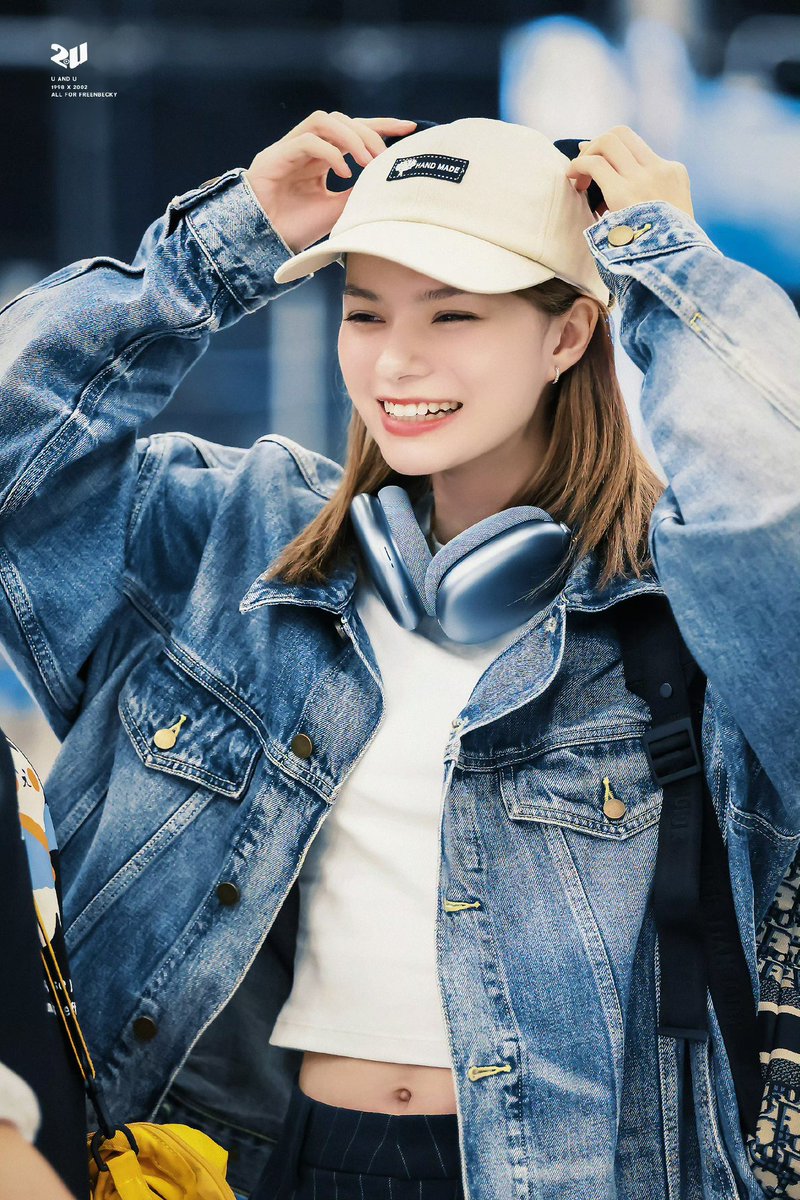 wanghaoton's tweet photo. love you Bec 

We are the stars in the sky. Although not every one of us shines brightly, you can always see us as long as you look up❤️
#beckyangels 
 #StayWithBecky https://t.co/WvWwzop3on