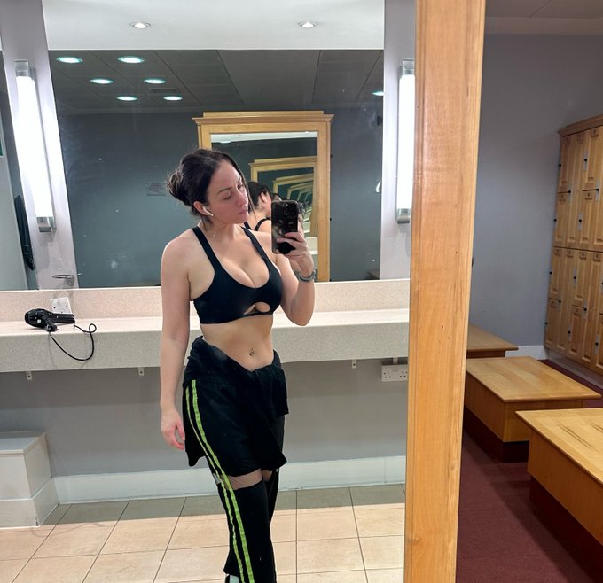 I&rsquo;ve avoided sing my home gym all year, so I decided to join a gym. I&rsquo;m so nervous :3 Is this my body<a href="/tag/partner"class="tags"><span>#partner</span></a>