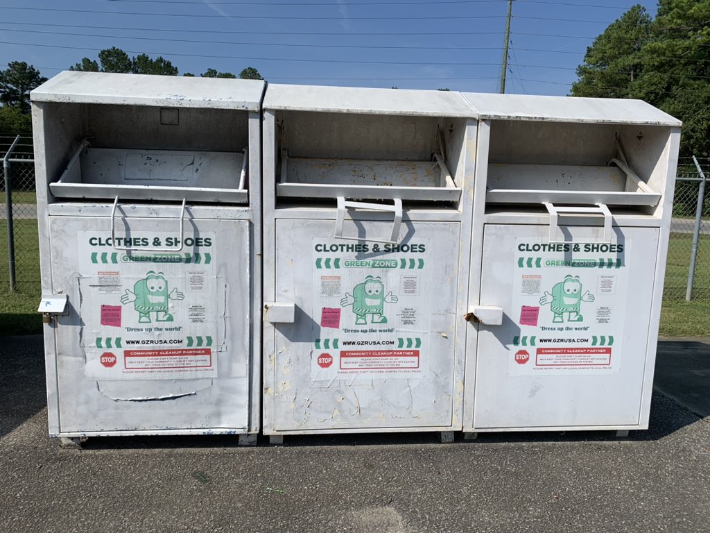 BeautifulBerk's tweet photo. Please recycle your old clothes and shoes!  It doesn’t matter what condition they are in so please recycle!  #recycle #reduce #reuse #recycleclothes #recycleshoes https://t.co/SBpdEePrUy