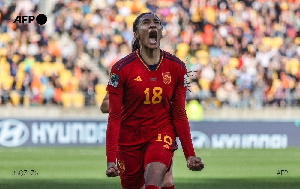STORY DES TAGES

Teenager Salma Paralluelo verhilft Spanien zum erstmaligen Einzug in ein WM-Halbfinale. Dabei war vor kurzer Zeit nicht einmal klar, dass Fußball ihre Sportart ist.

mopo.de/sport/fussball…
