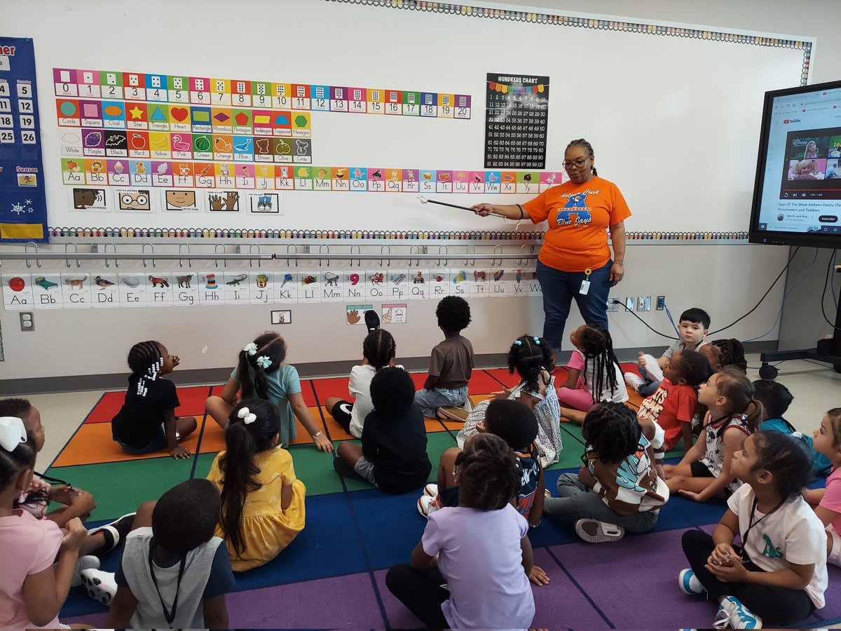 Learning how to make GREEN 🟢 choices,  stay in our areas, and reviewing letter sounds on the third day of school in <a href="/HumbleISD_PREK/">HumbleISD ECE</a>!
<a href="/ltoya1978/">LToya Manning McKinney, M.Ed.</a> <a href="/ChansoniqueG/">Ms. Gatlin</a> <a href="/andbrown_brown/">Anne Brown</a> <a href="/HumbleISD_ACE/">Autumn Creek Elementary</a> <a href="/HumbleISD/">Humble ISD</a>