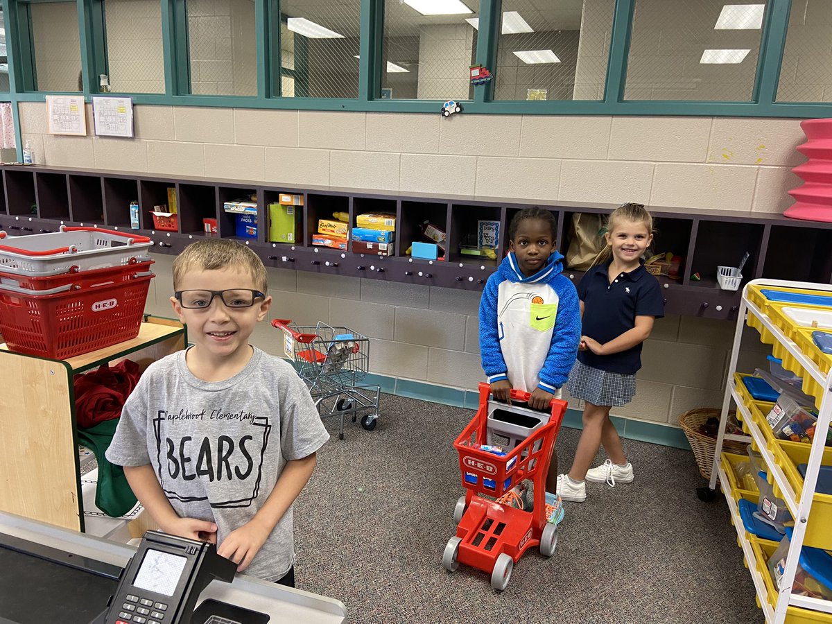 StaceyClancyMBE's tweet photo. Having a blast at the Dramatic Playroom for the first time this year! @HumbleISD_MBE #mbeisfamily #nextkidup https://t.co/joYkpU3ujq