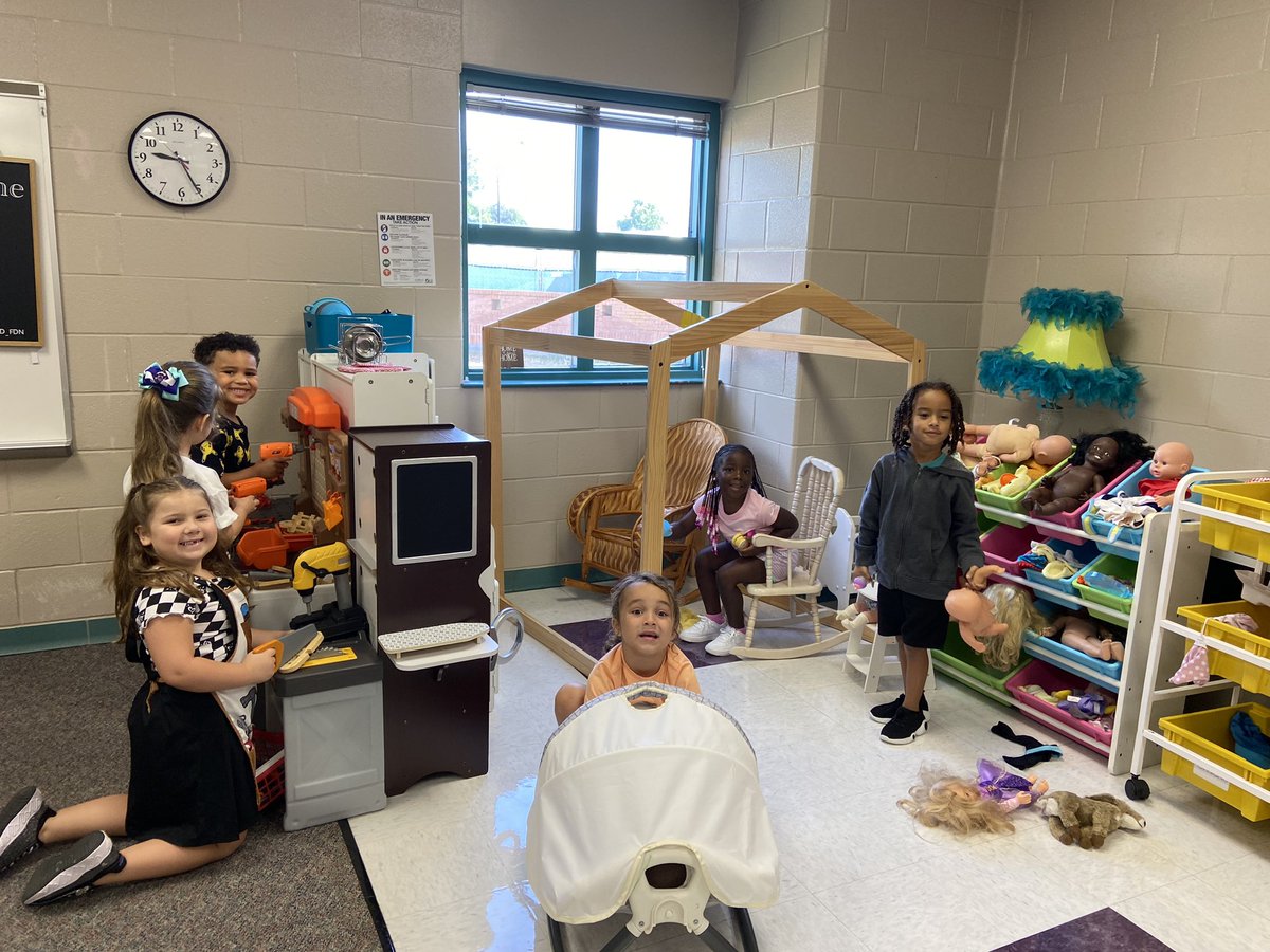 StaceyClancyMBE's tweet photo. Having a blast at the Dramatic Playroom for the first time this year! @HumbleISD_MBE #mbeisfamily #nextkidup https://t.co/joYkpU3ujq