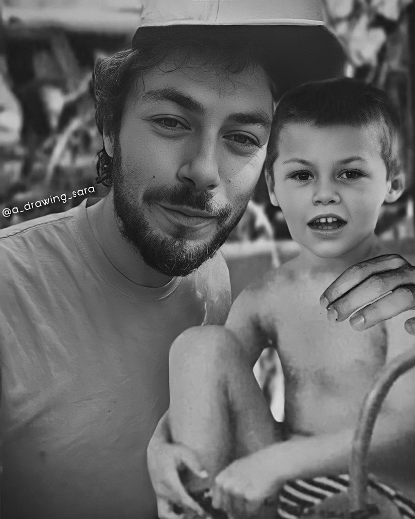a_drawing_sara's tweet photo. Riccardo Zanotti ieri &amp; oggi 🎶🩵
@pinguinitattici 🐧
-
[Se prendete citate i crediti. Tag: @a_drawing_sara 📸] 

#RiccardoZanotti #PinguiniTatticiNucleari #ArtWork #DigitalArtWork #DrawingPh #Editing #Photomontage #Illustration #Pic #PhotoshopEdit #YesterdayToday https://t.co/MJLsdXcEsR