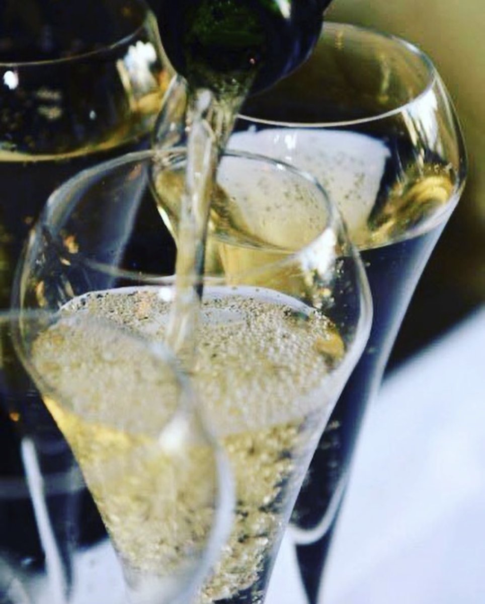 cpaberdeenABZ's tweet photo. Thank Fizz it’s Friday! 

Who is looking forward to a weekend of fun in the ☀️ 

#cheers #friyay https://t.co/YLWlaLtMrv