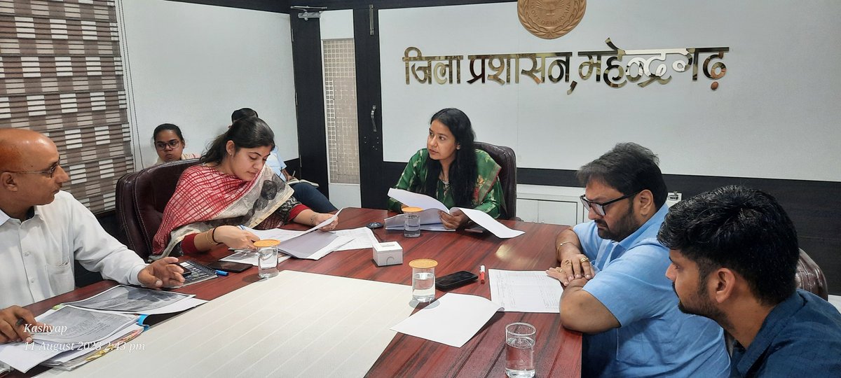 DCMahendragarh's tweet photo. मुख्यमंत्री घोषणा के तहत विकास कार्यों को तय समय में पूरा करें। यह निर्देश उपायुक्त मौनिका गुप्ता आईएएस ने आज मुख्यमंत्री के सिंचाई विभाग के सलाहकार देवेंद्र सिंह (सेवानिवृत्त आईएएस) के साथ हुई वीडियो कांफ्रेंस के बाद बैठक में अधिकारियों को दिए। https://t.co/9XBdKvylpW