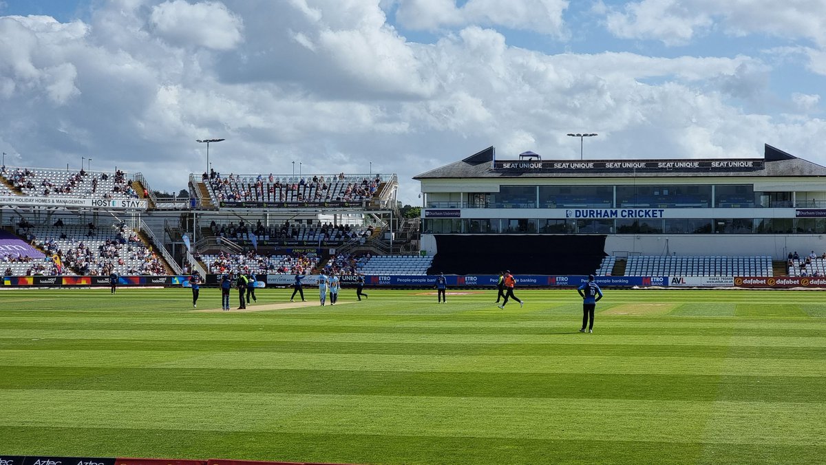 bollingerbabe1's tweet photo. #Friday afternoon. A #sunny #summer day. A pint of ice-cold beer.  And #Durham County #Cricket Club playing Derbyshire.  How brilliant is that? #DurhamCCC https://t.co/QuKyjEQ0B4