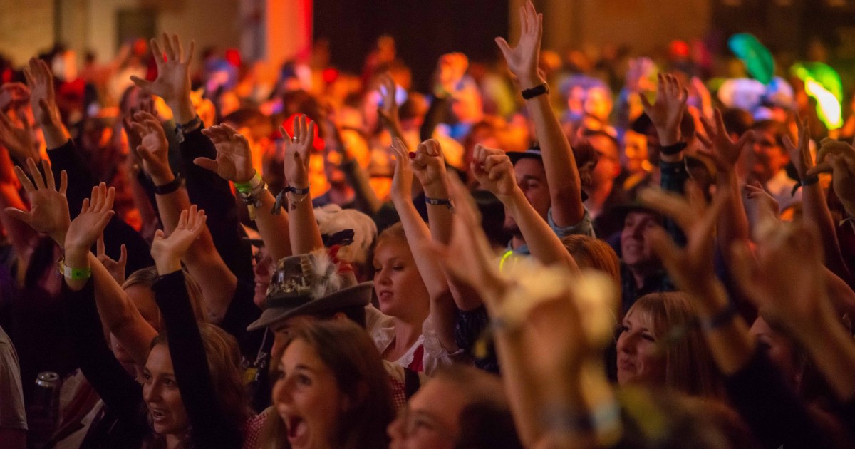 🙌HANDS UP IF YOU GOT YOUR OKTOBERFEST BLOCK PARTY TICKETS!!🙌
This is one party you don't want to miss!!
🗓️Thurs, Oct 5
📍Willkommen Platz, Downtown Kitchener
🧡In support of Oktoberfest Cares!
🤠Presented with Country 106.7
🎟️Get tickets (19+) &gt;&gt; oktoberfest.ca/tickets