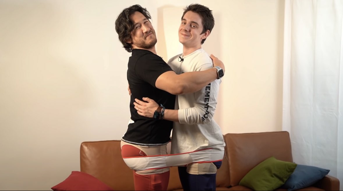 macheteplier's tweet image. a collection of some of my favorite unus annus screenshot moments in honor of the channel being gone for 1000 days 

a thread 🧵-