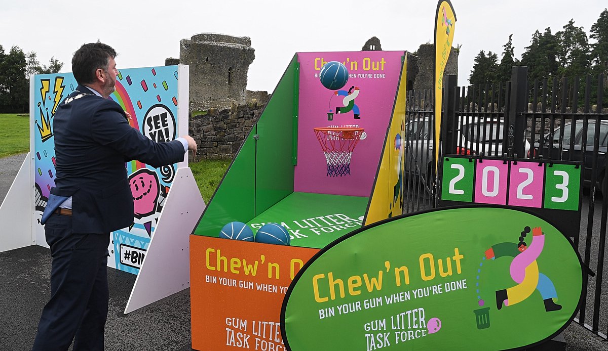 roscommoncoco's tweet photo. ๐ข @roscommoncoco supports the 'Chew n' Out' campaign, launched in Loughnaneane Park, Roscommon.
๐ Supported by Mars, this @Dept_ECC initiative promotes the proper disposal of chewing gum.
๐ The campaign runs to the end of Augst.
#Chewnout @RoscommonTidy @ROSCOMMONPPN https://t.co/33iYjFVA7D