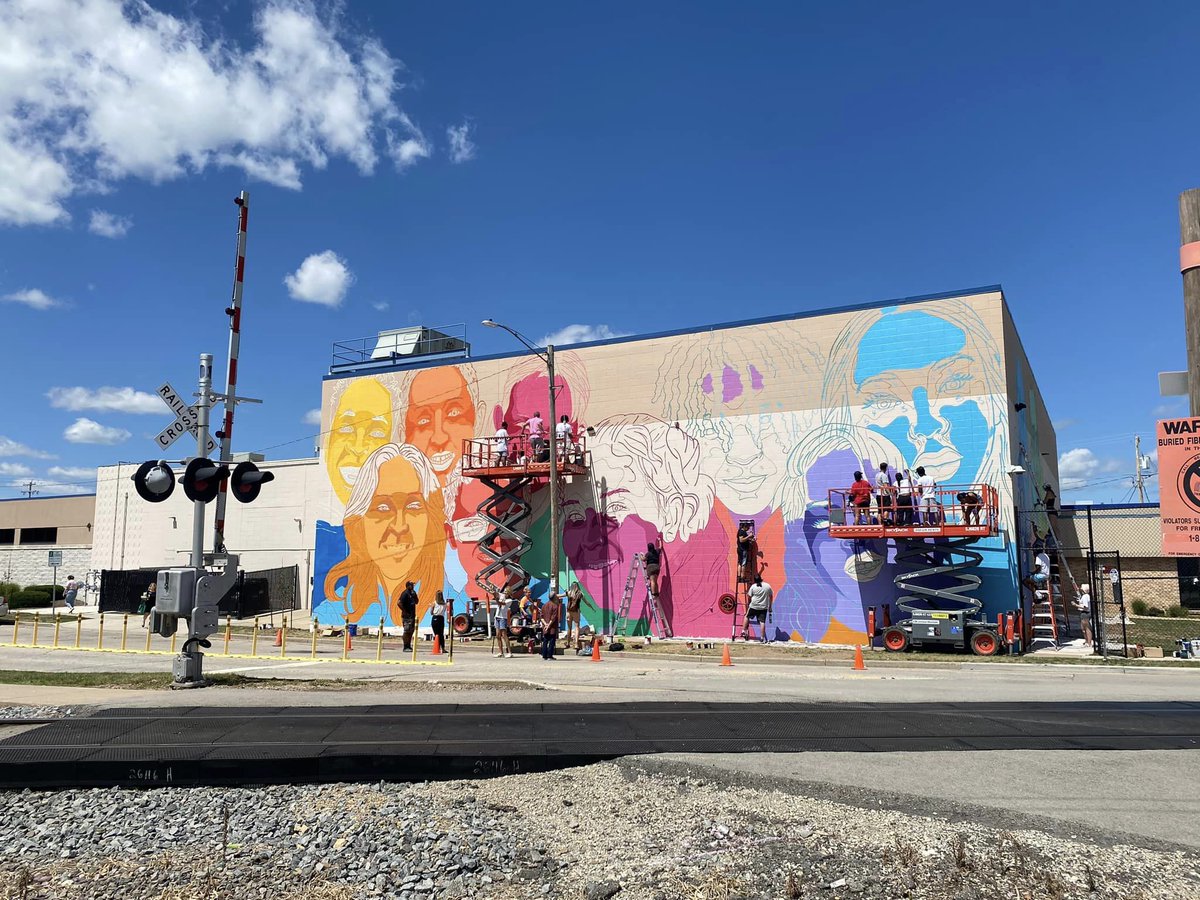 hayleytenpas's tweet photo. Wow! #PainttheCity 2023 is looking great! I enjoyed talking and working with a great group of students today. @BGCFoxValley @DwtnAppleton
My favorite thing was immediately seeing the building as you head west on College Ave, so bright and colorful! https://t.co/LQKLxOW6Dn