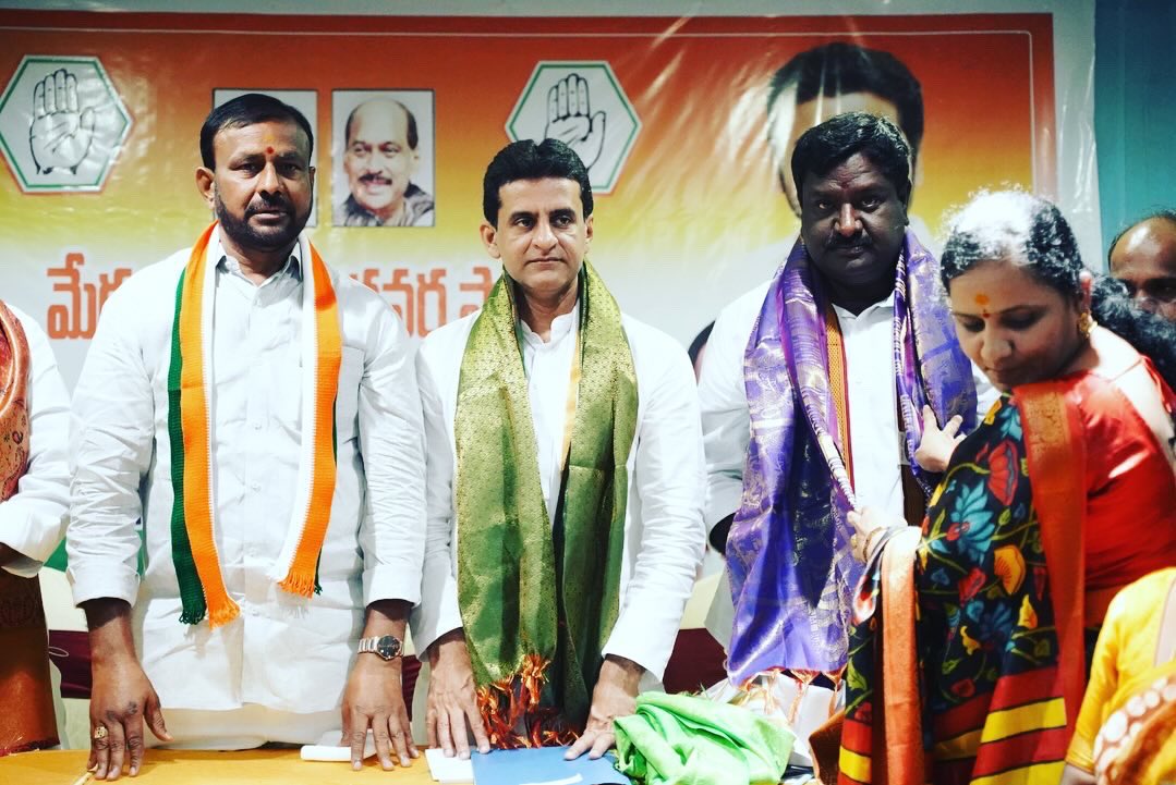vajresh_yadav's tweet photo. మేడ్చల్ నియోజకవర్గ వర్గ స్థాయి కాంగ్రెస్ పార్టీ ముఖ్యనాయకుల సమావేశానికి హాజరైన టీపీసీసీ రాష్ట్ర ఉపాధ్యక్షులు తోటకూర వజ్రేష్ యాదవ్ గారు
.
.
.
#congress #congressparty #cmfail #viral #medchal #Telangana
#vajreshyadavformedchal https://t.co/oeaOaQk2YV